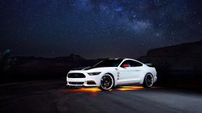 Ford Mustang, спортивный автомобиль, ночное небо, звёзды, неон, ночь
