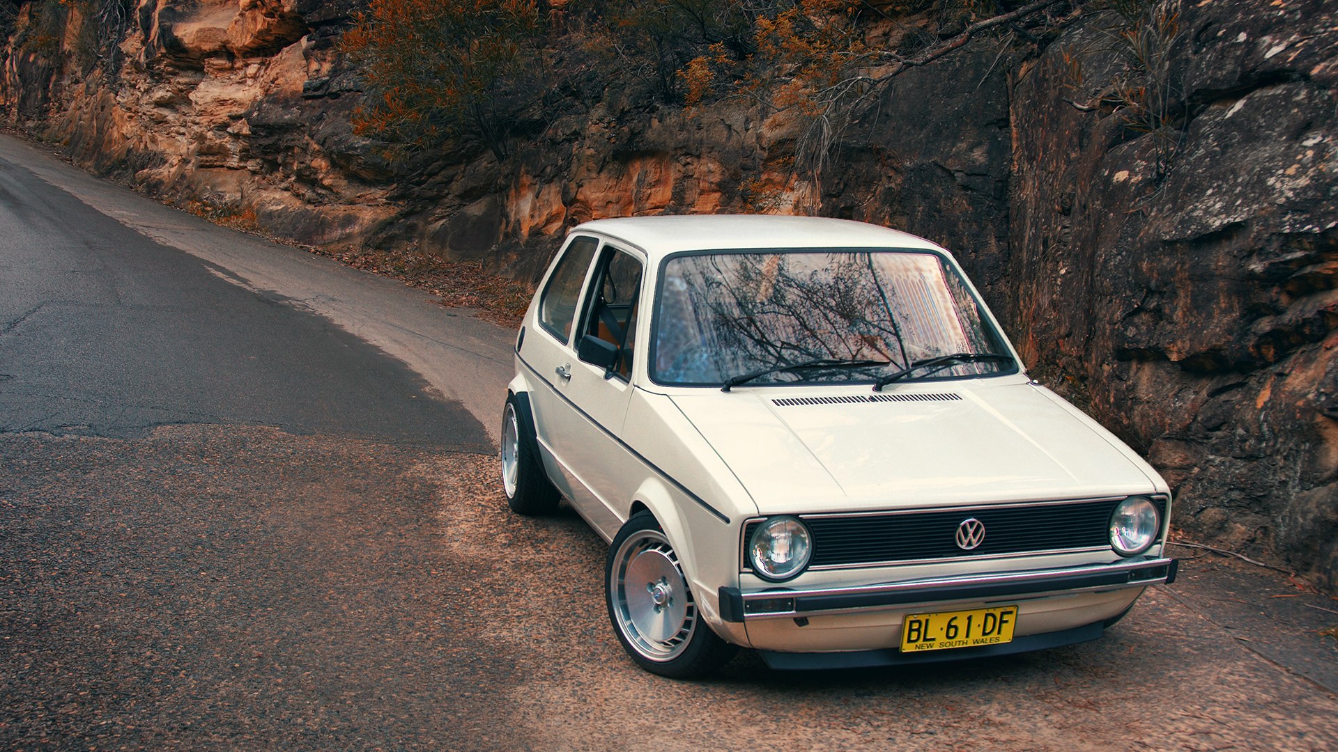 Р‘РµР»С‹Р№ VW Golf mk1