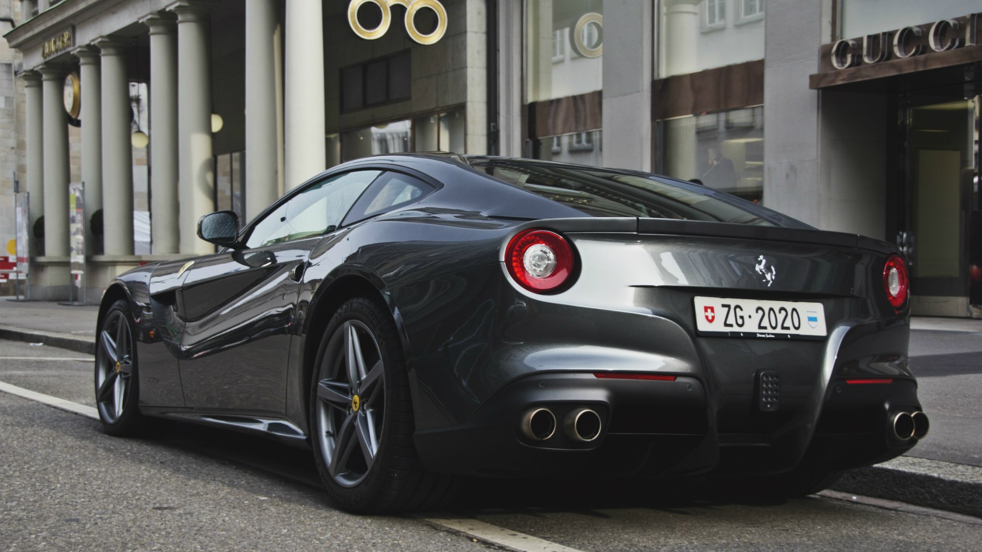 Ferrari f12 Berlinetta серая