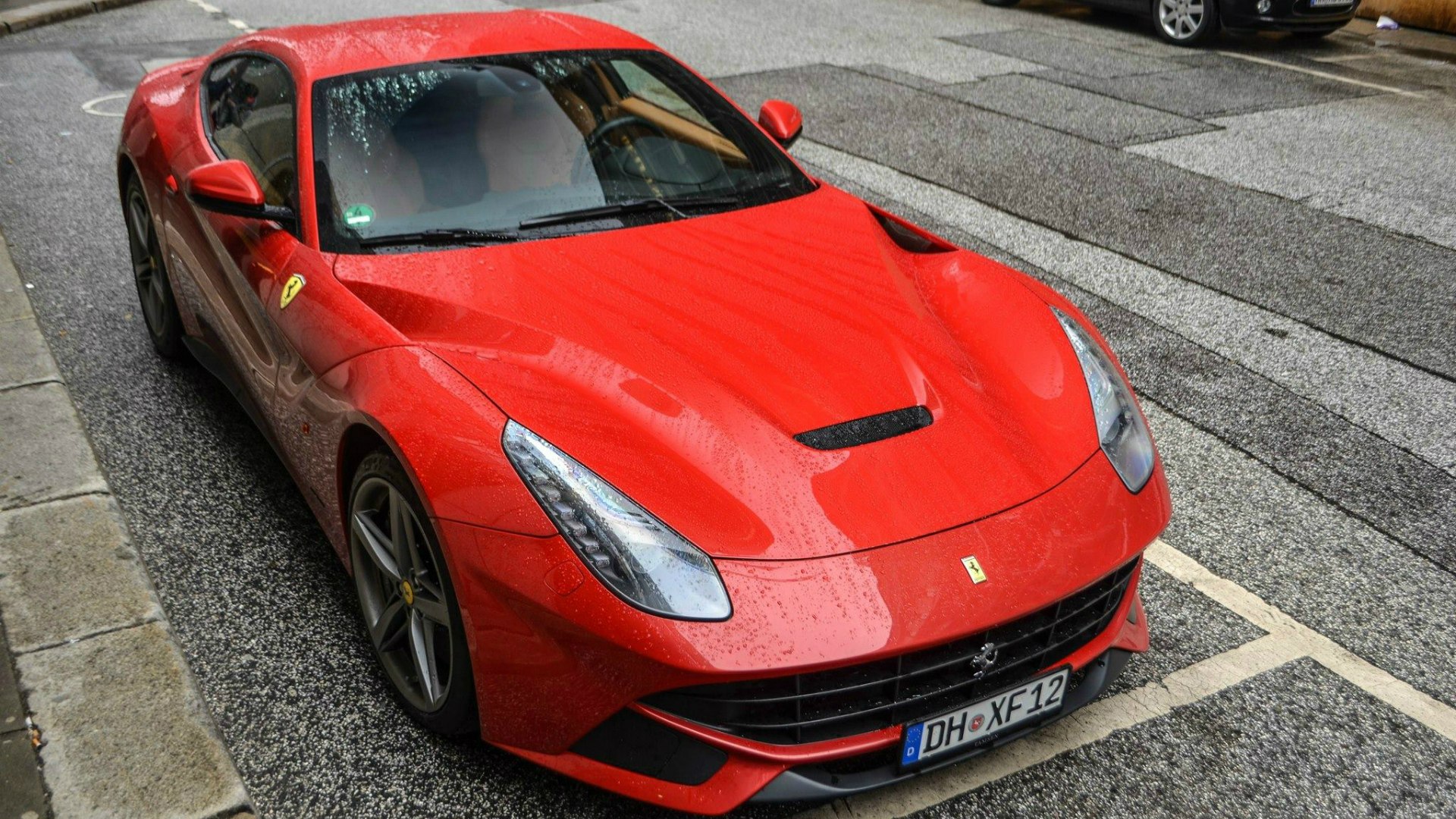 Ferrari f12 Berlinetta зелёная