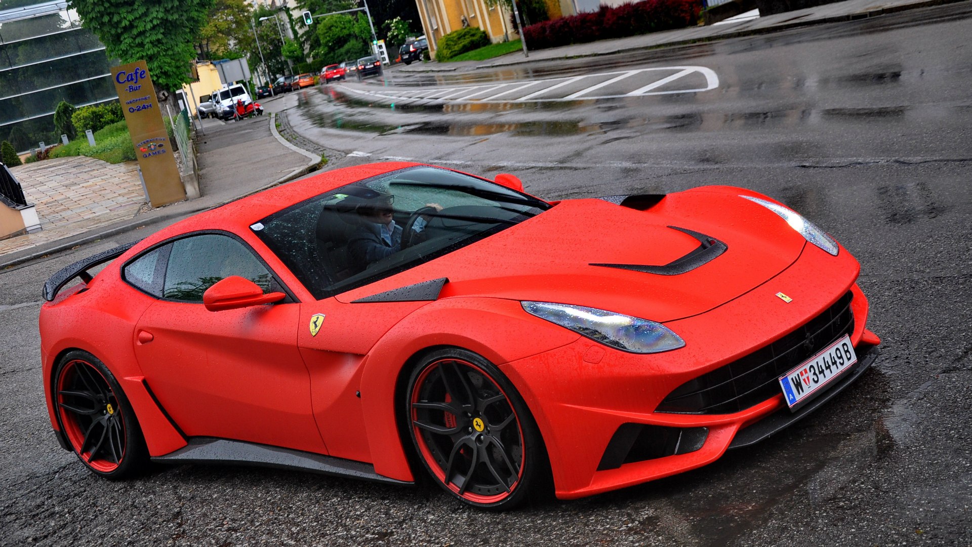 Ferrari f12 Berlinetta зелёная