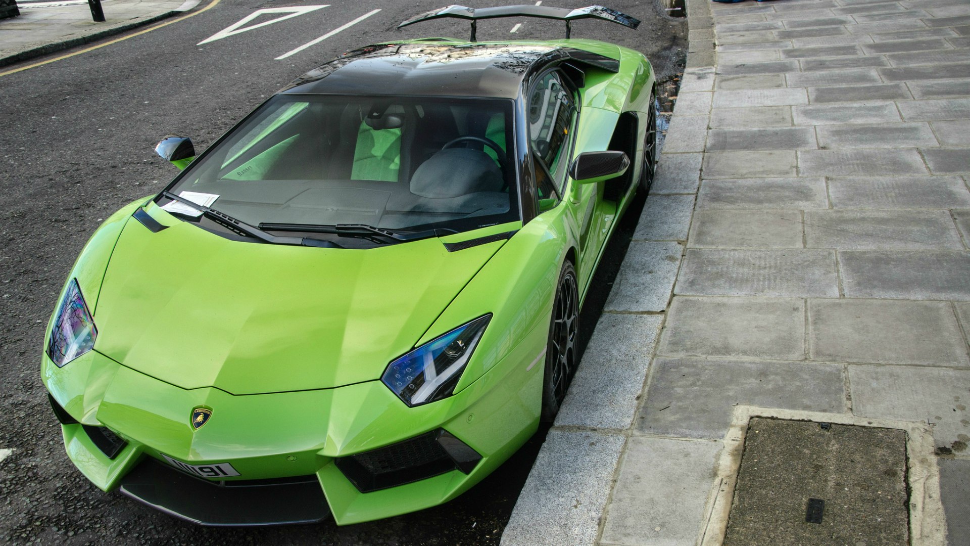 Lamborghini Aventador Roadster зелёная