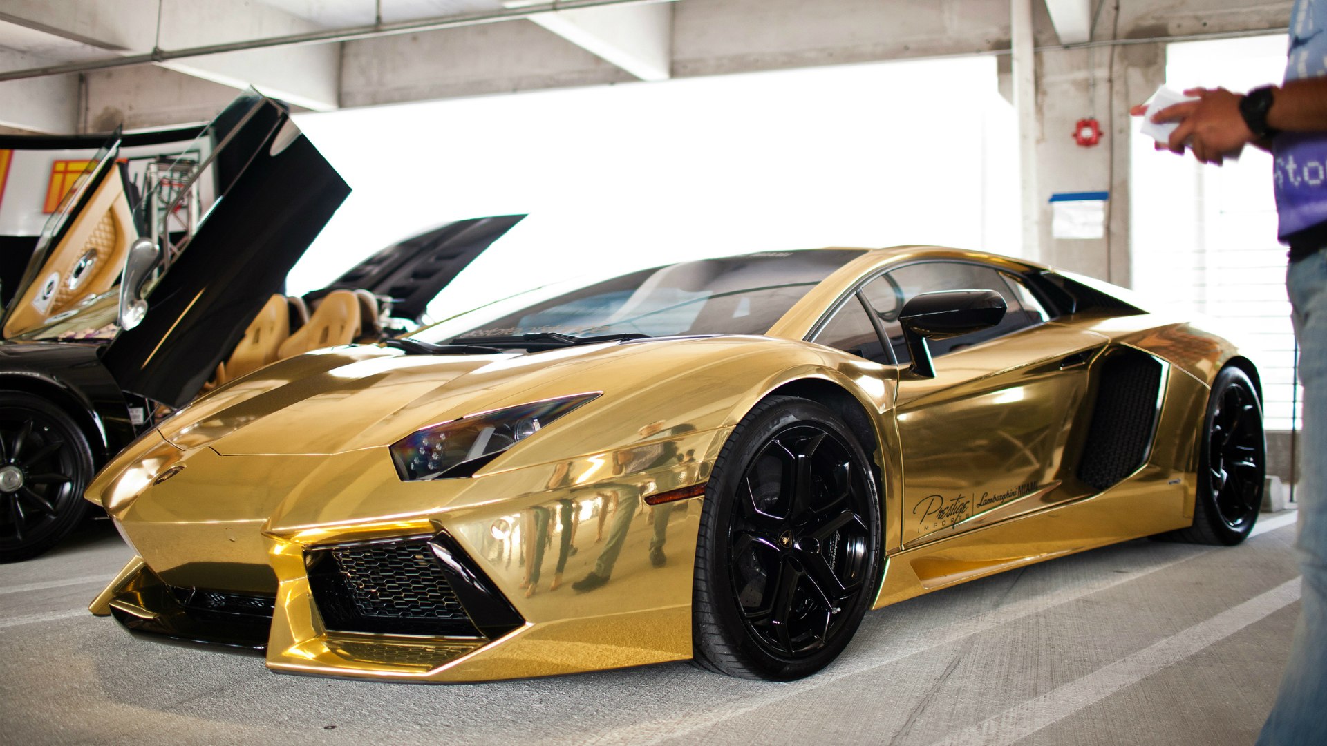 Lamborghini Aventador lp700 4 Золотая