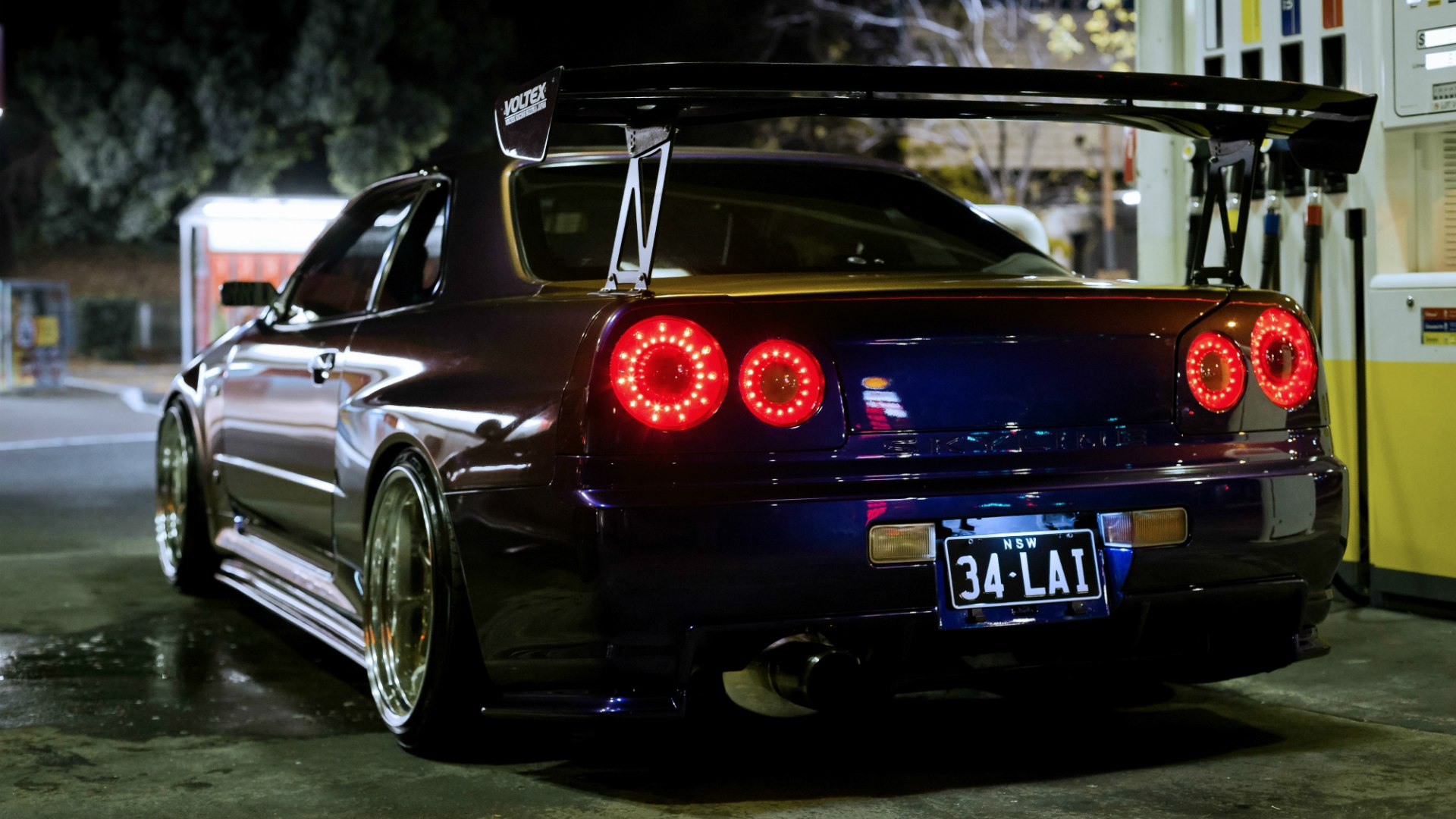 Автомобили Nissan Skyline GT-R R34.