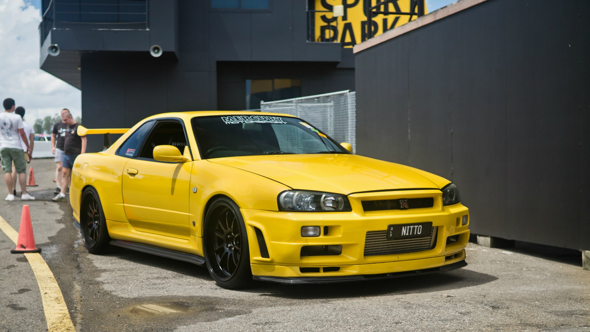 Nissan Skyline GTR r34 красный