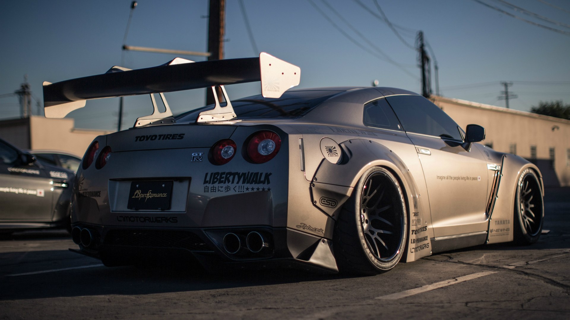 Nissan GTR r35 Gold