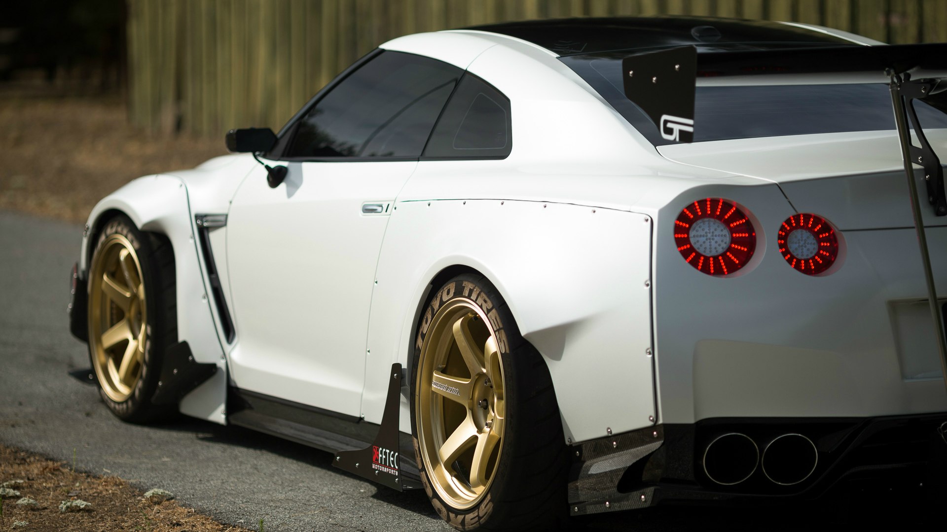 Nissan GTR White Tuning