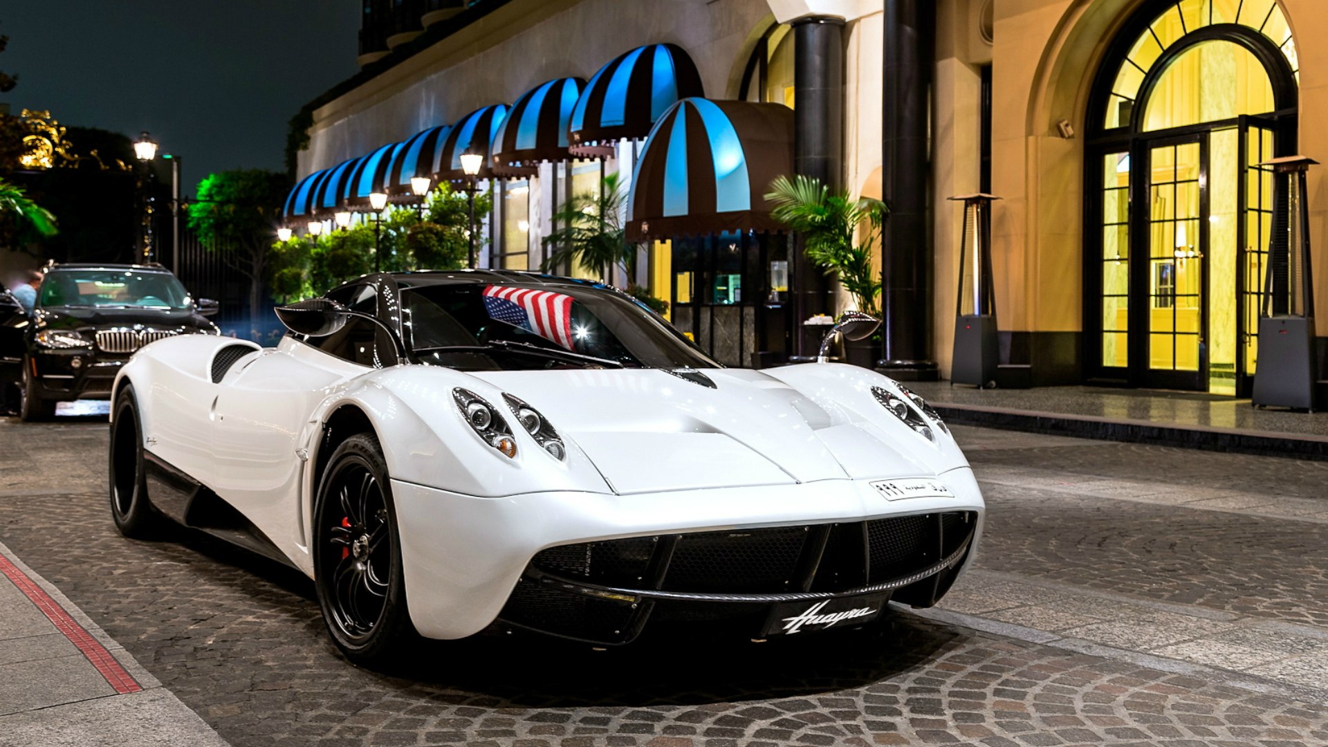 Pagani Huayra белая