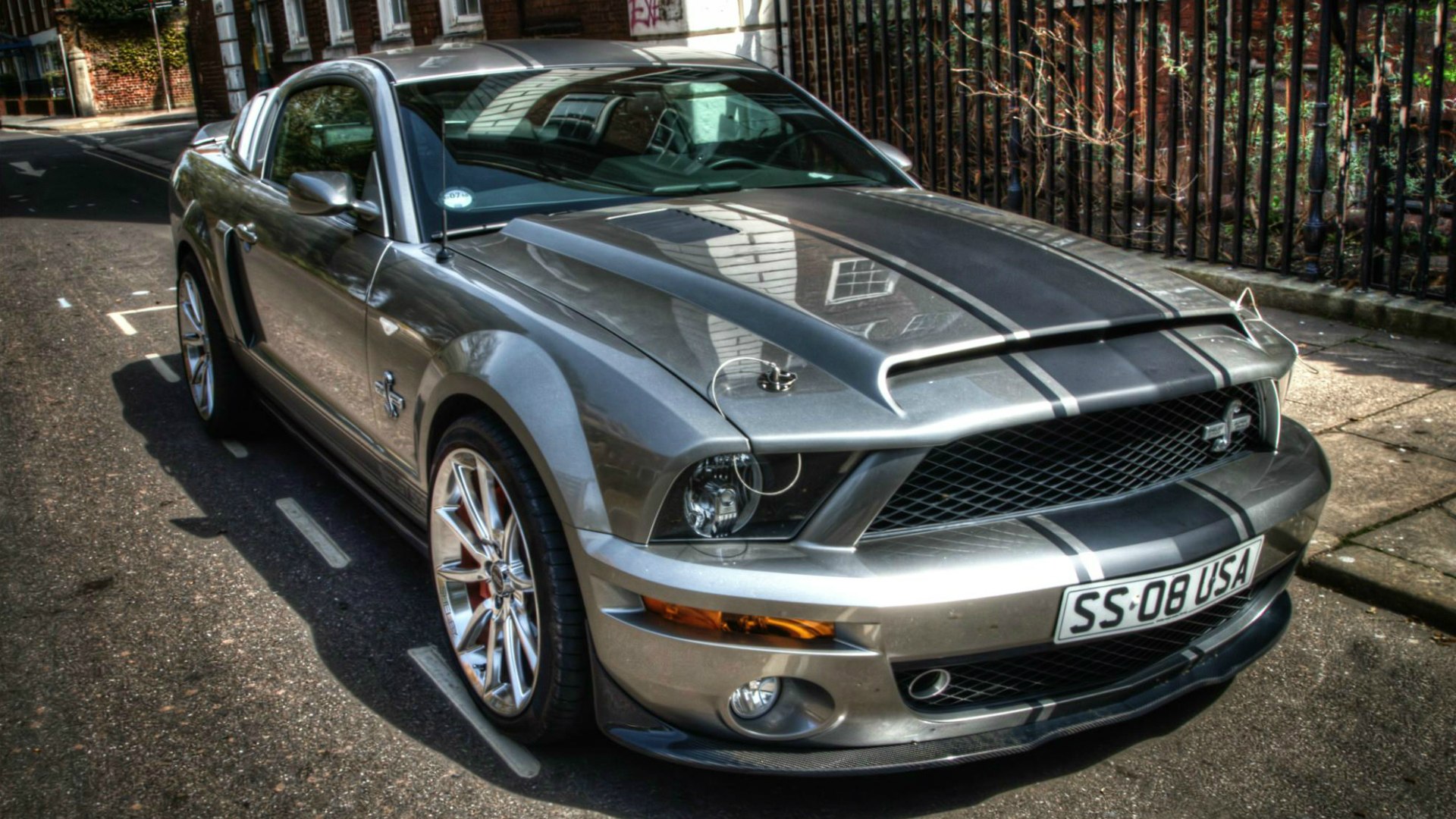 Автомобили Ford Mustang Shelby GT500.
