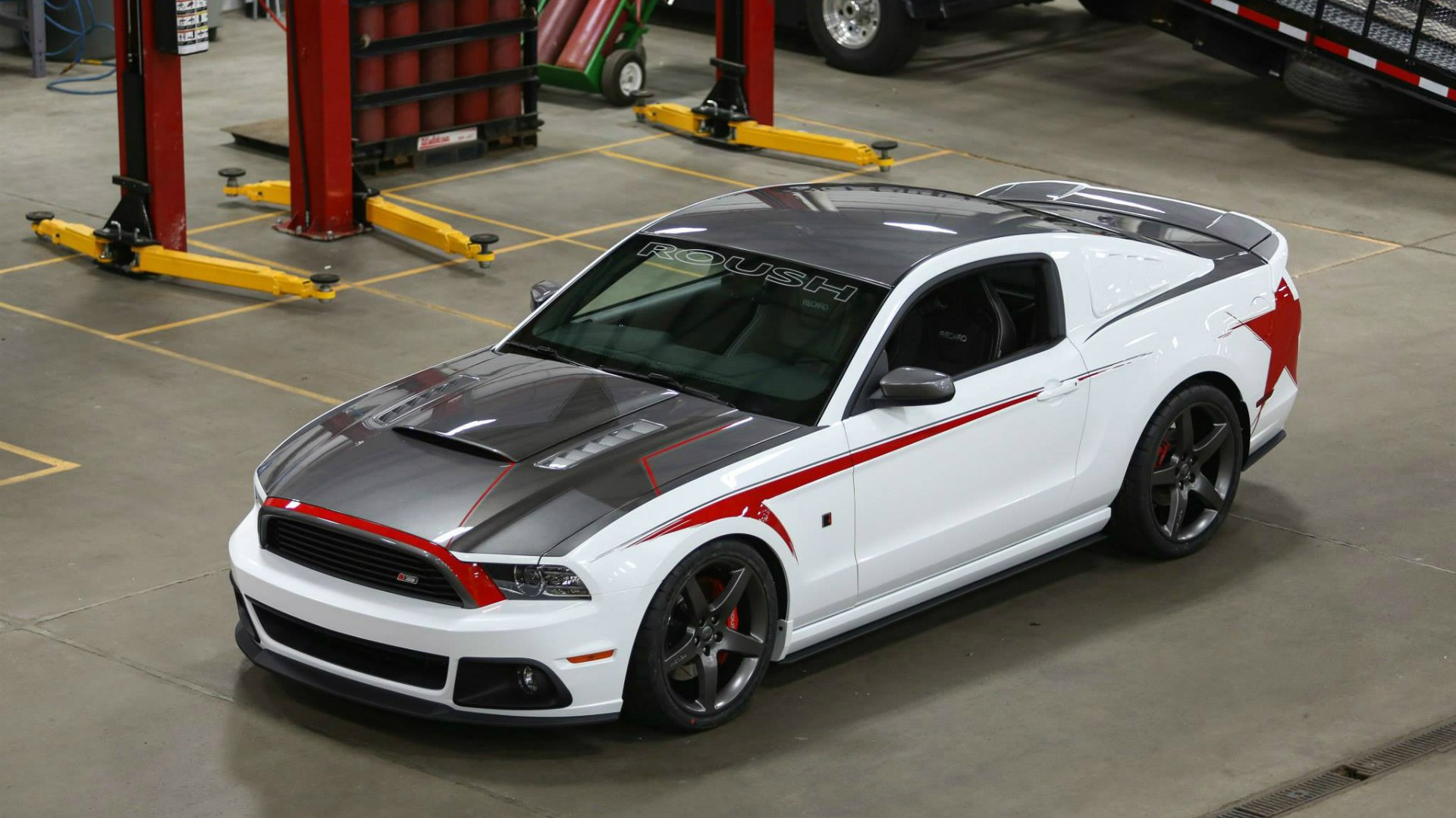 Ford Mustang 2015 Roush Stage 1 красный