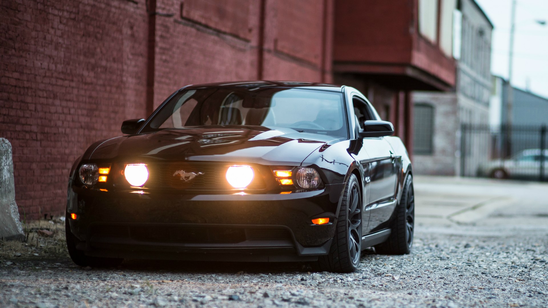 Автомобили Ford Mustang GT 5.0