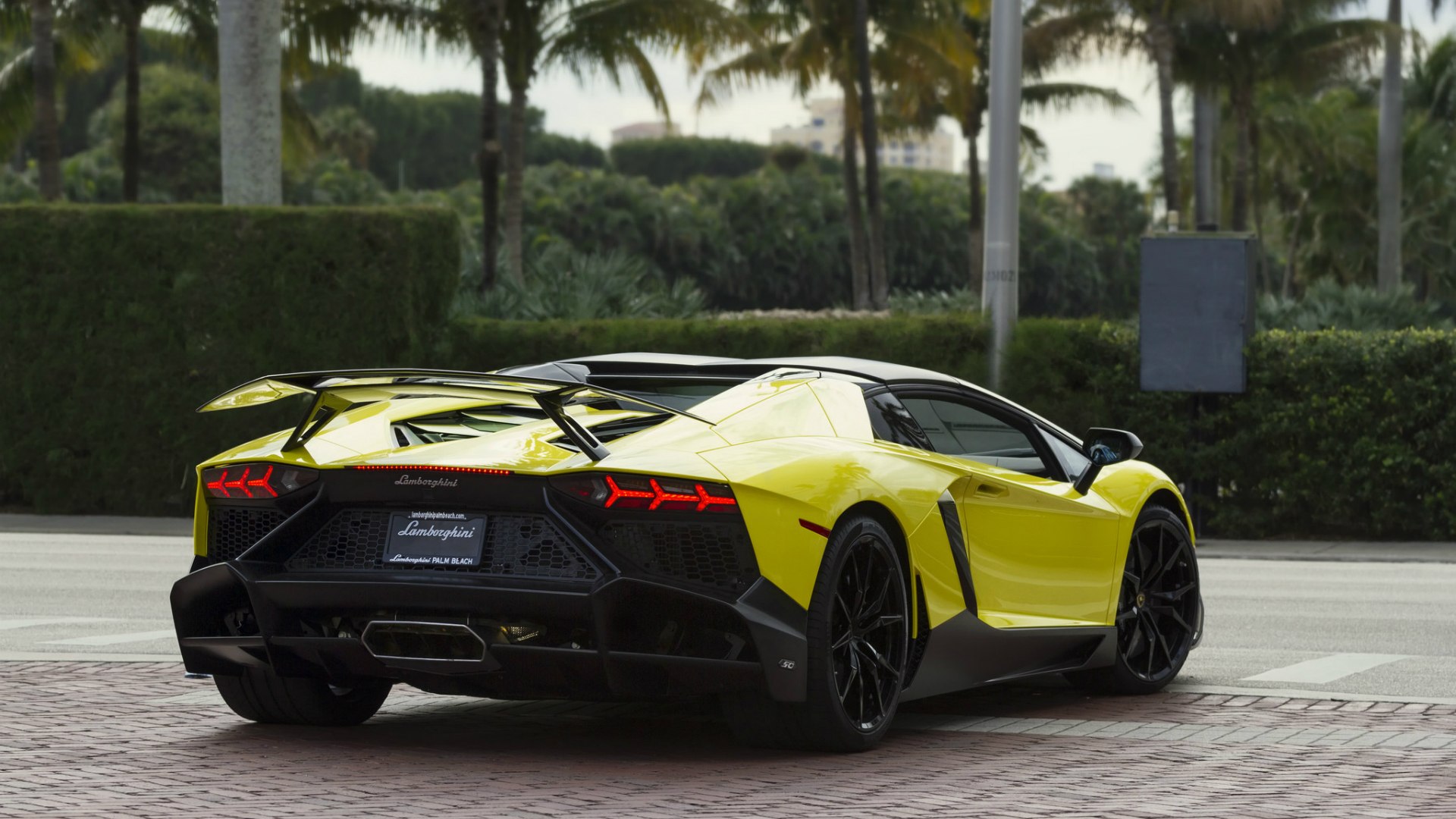 Lamborghini Aventador SV Yellow