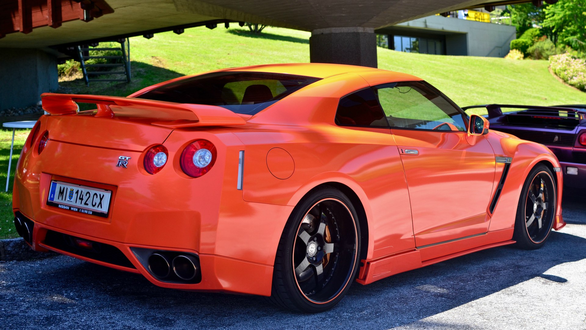 Машина r. GTR r35 Nismo оранжевый. Ниссан ГТР 35. Скайлайн 35 ГТР. Nissan GTR 35 Nismo Orange.