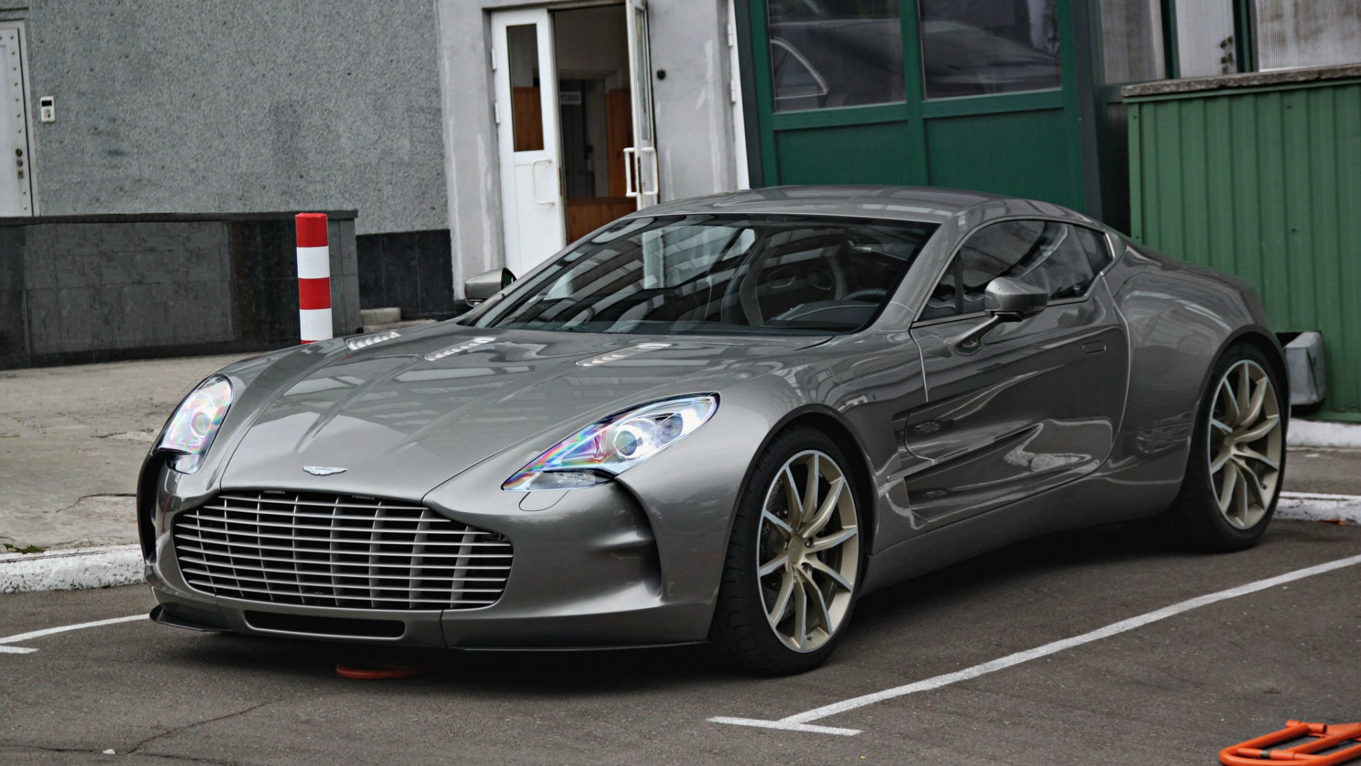 Aston Martin one-77