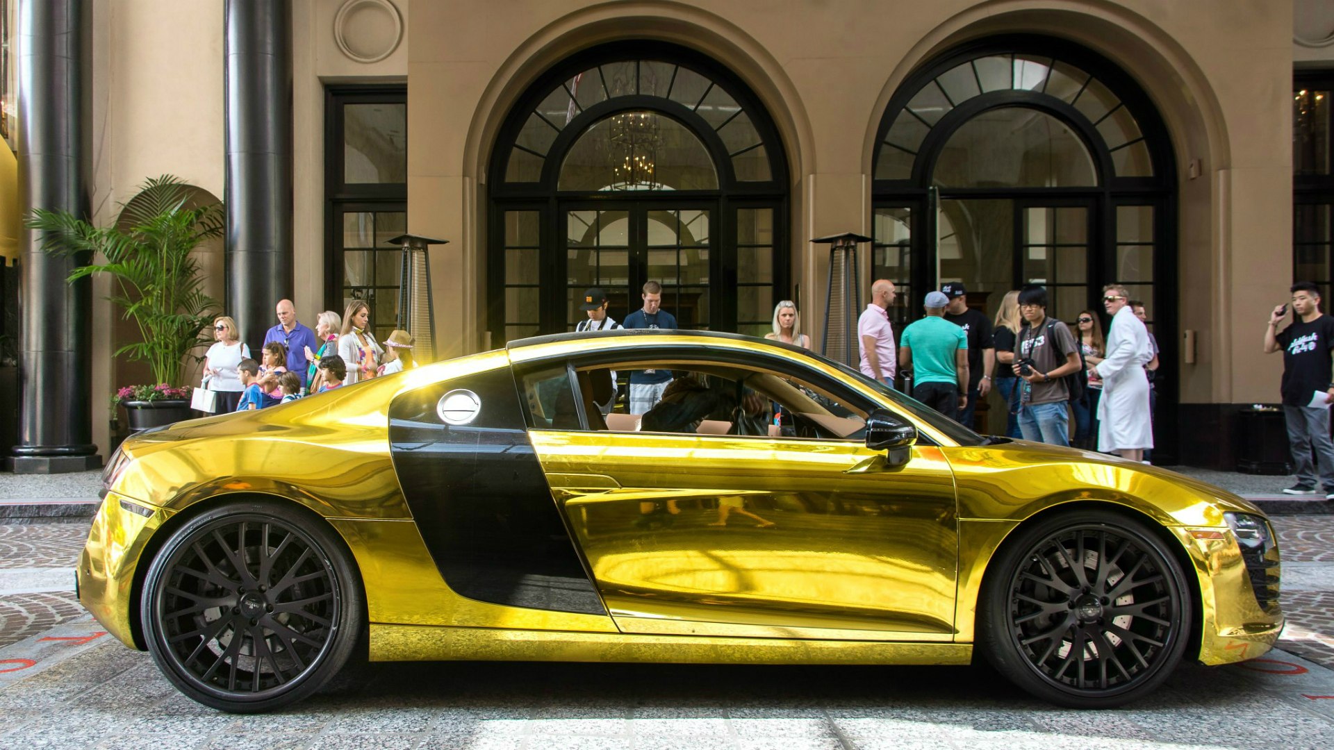 Audi r8 Gold