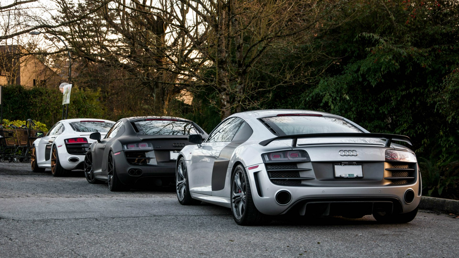 Машина трио. Audi r8 Black Matte. Audi Trio car. Автомобиль трио Джентера фотографии.