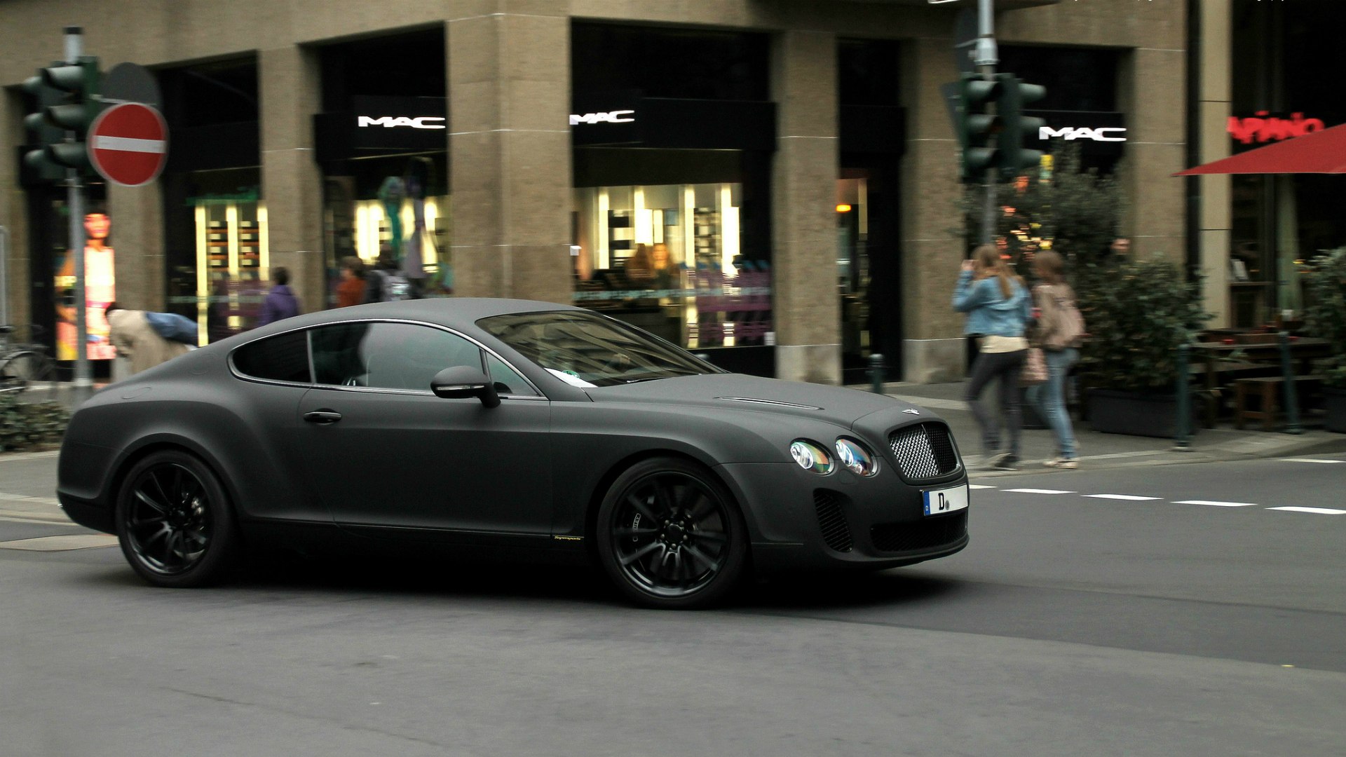 Bentley Continental тёмно зелёный матовый