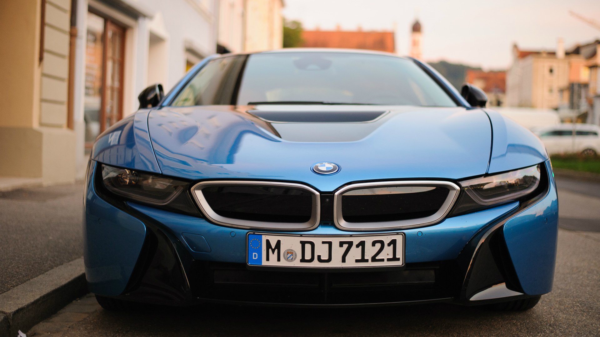 BMW i8 Road Front