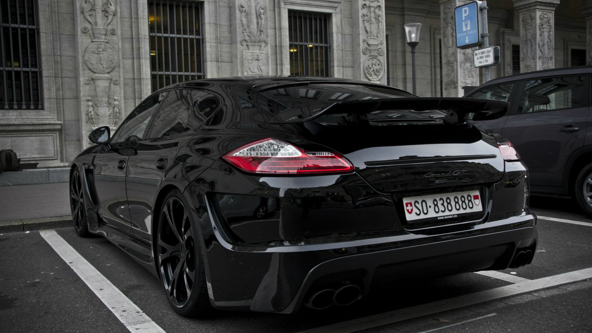 Porsche Panamera 4к черная