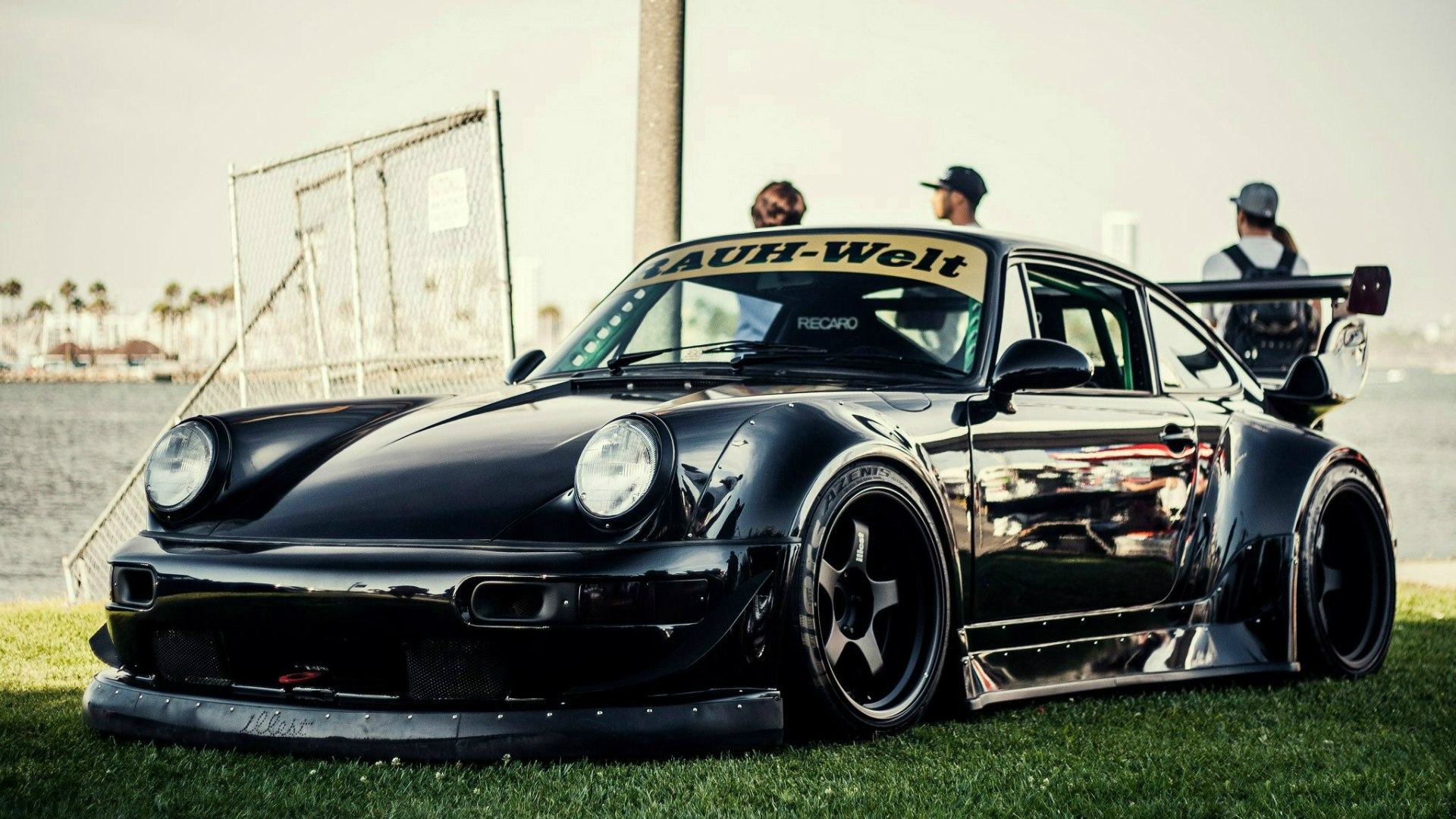 Porsche rwb. Porshe 911 RWB. Порше RWB 1920х1080. Porsche RWB 4k. HOONIGAN Porsche RWB 1991.