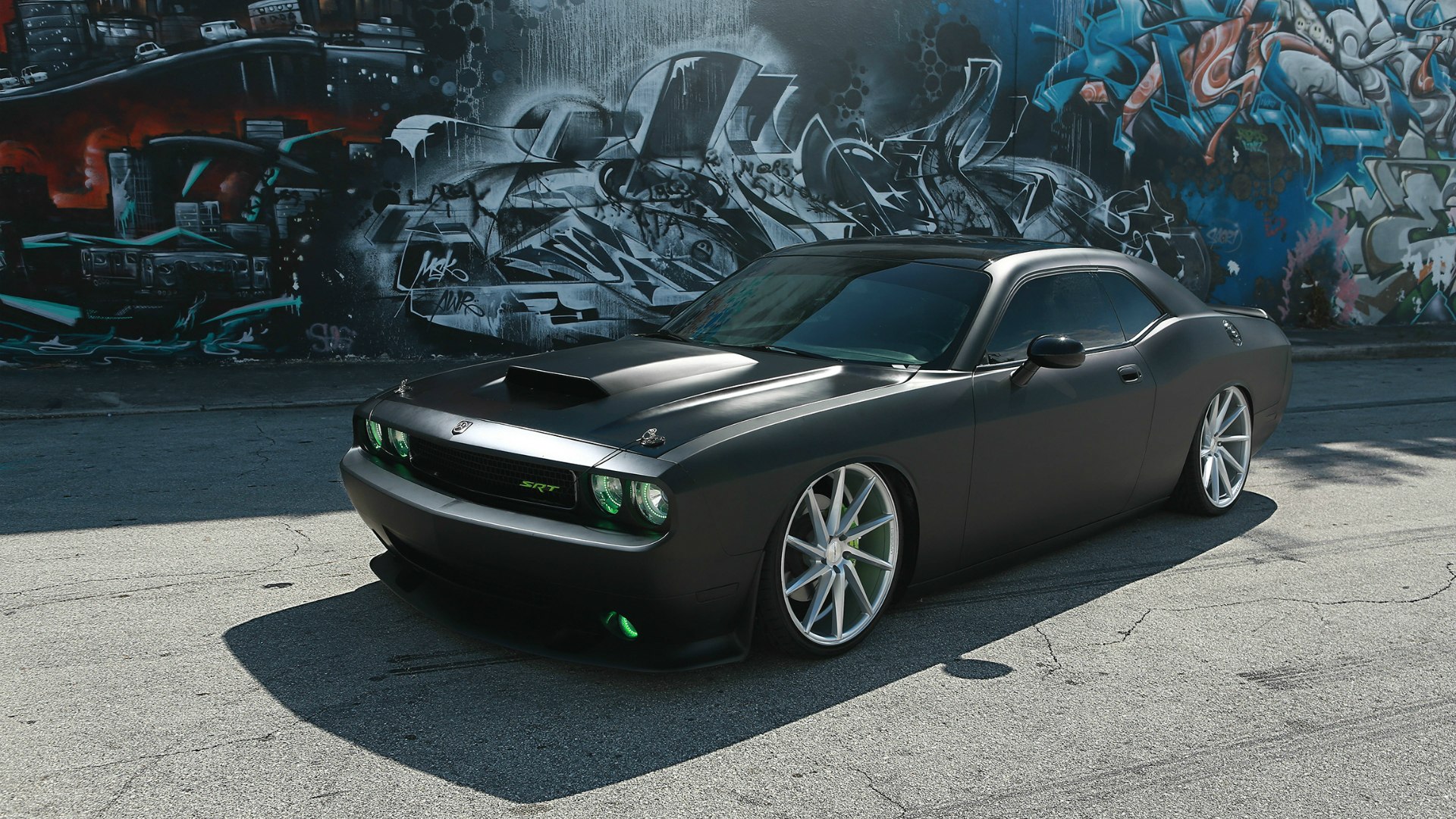 Dodge Challenger srt8