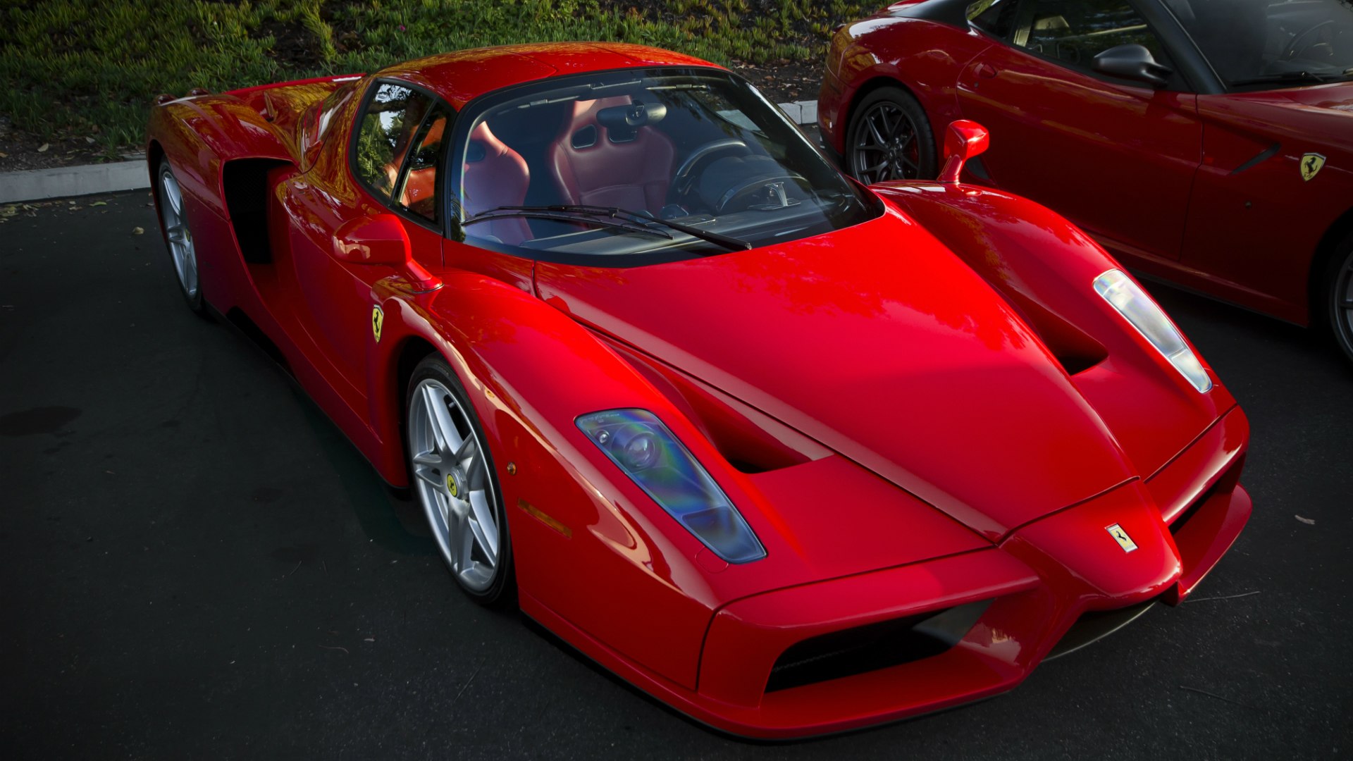 Машина Enzo Ferrari 458 Italia