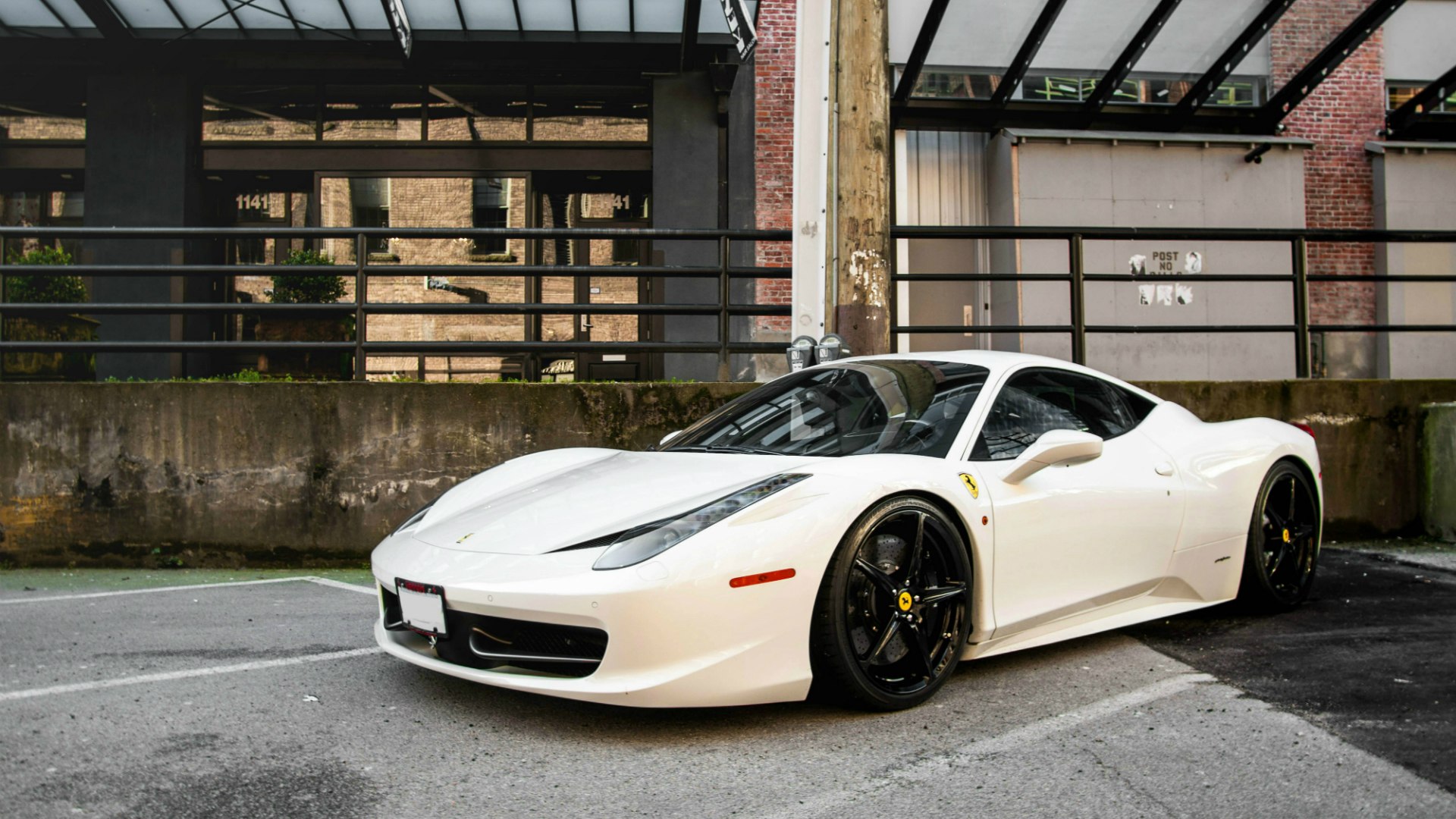 Феррари 458 Italia белый