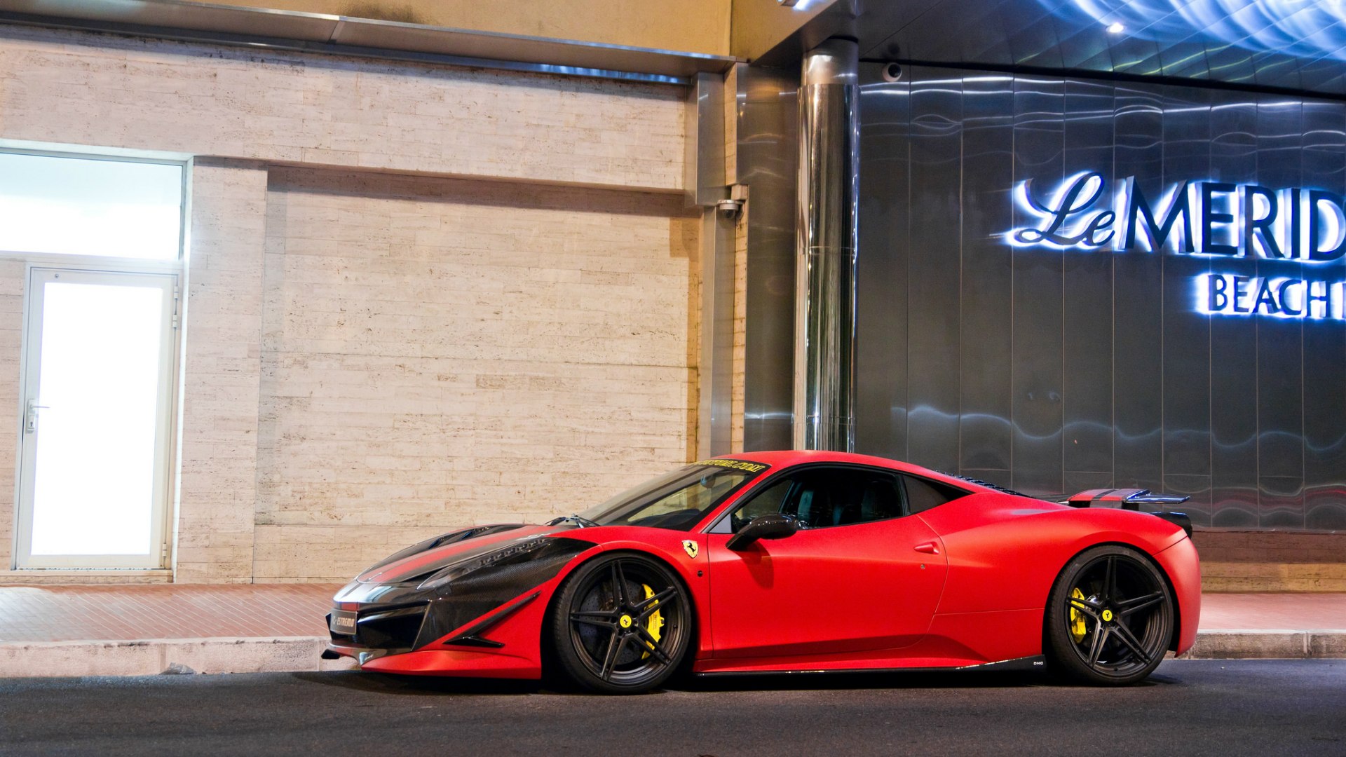 Машина Enzo Ferrari 458 Italia