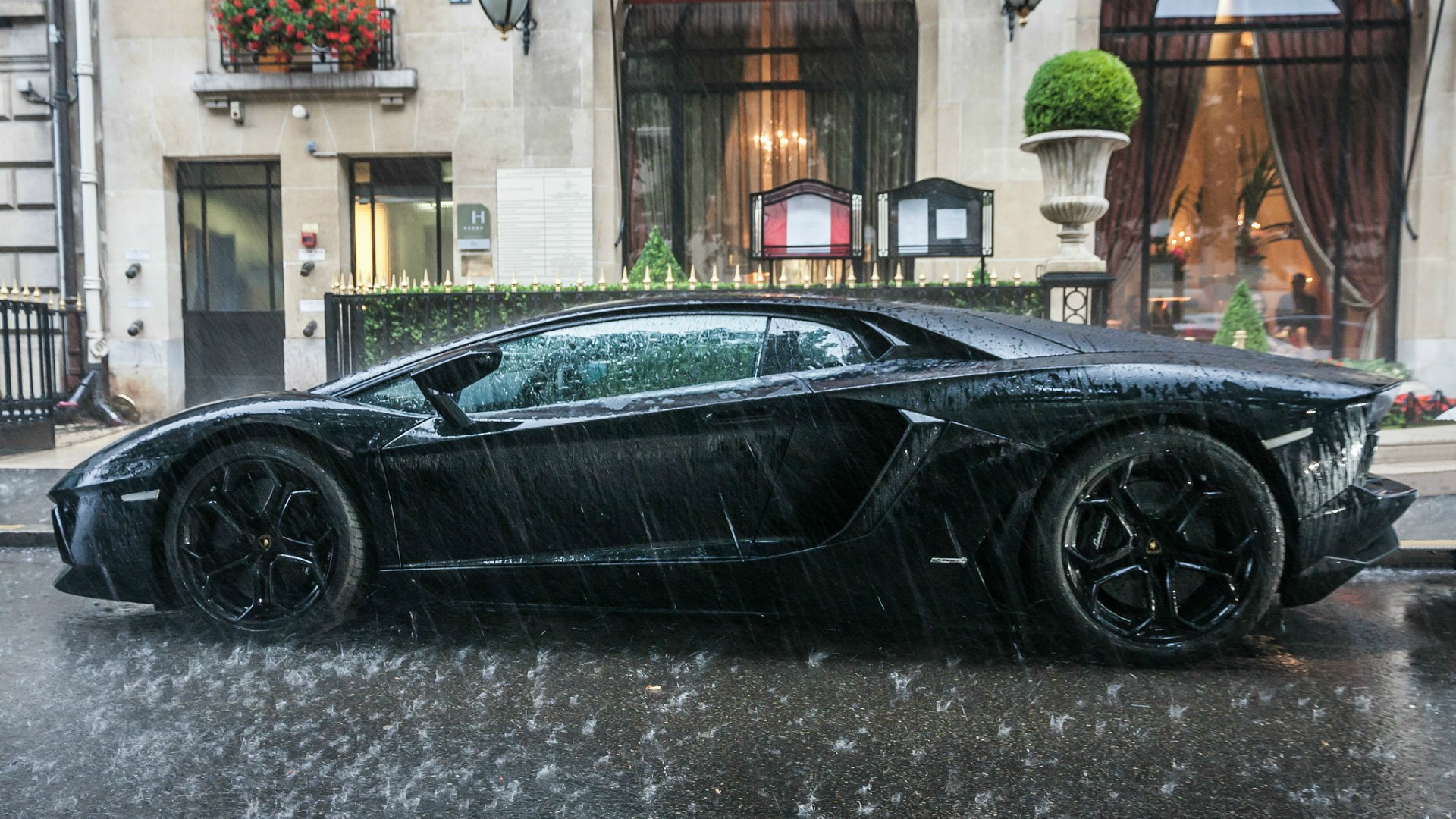 Lamborghini Aventador lp700 4 черные колеса