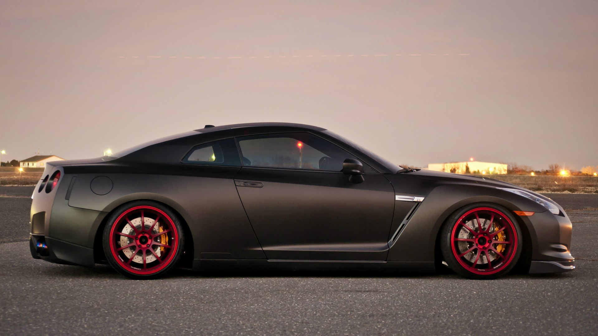 Nissan GTR r35 красный матовый