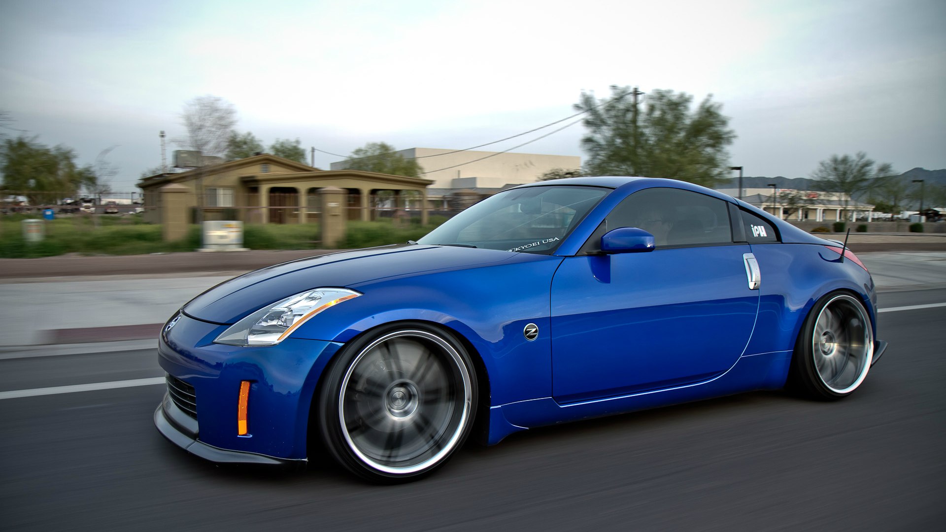 Nissan 350z бело синий