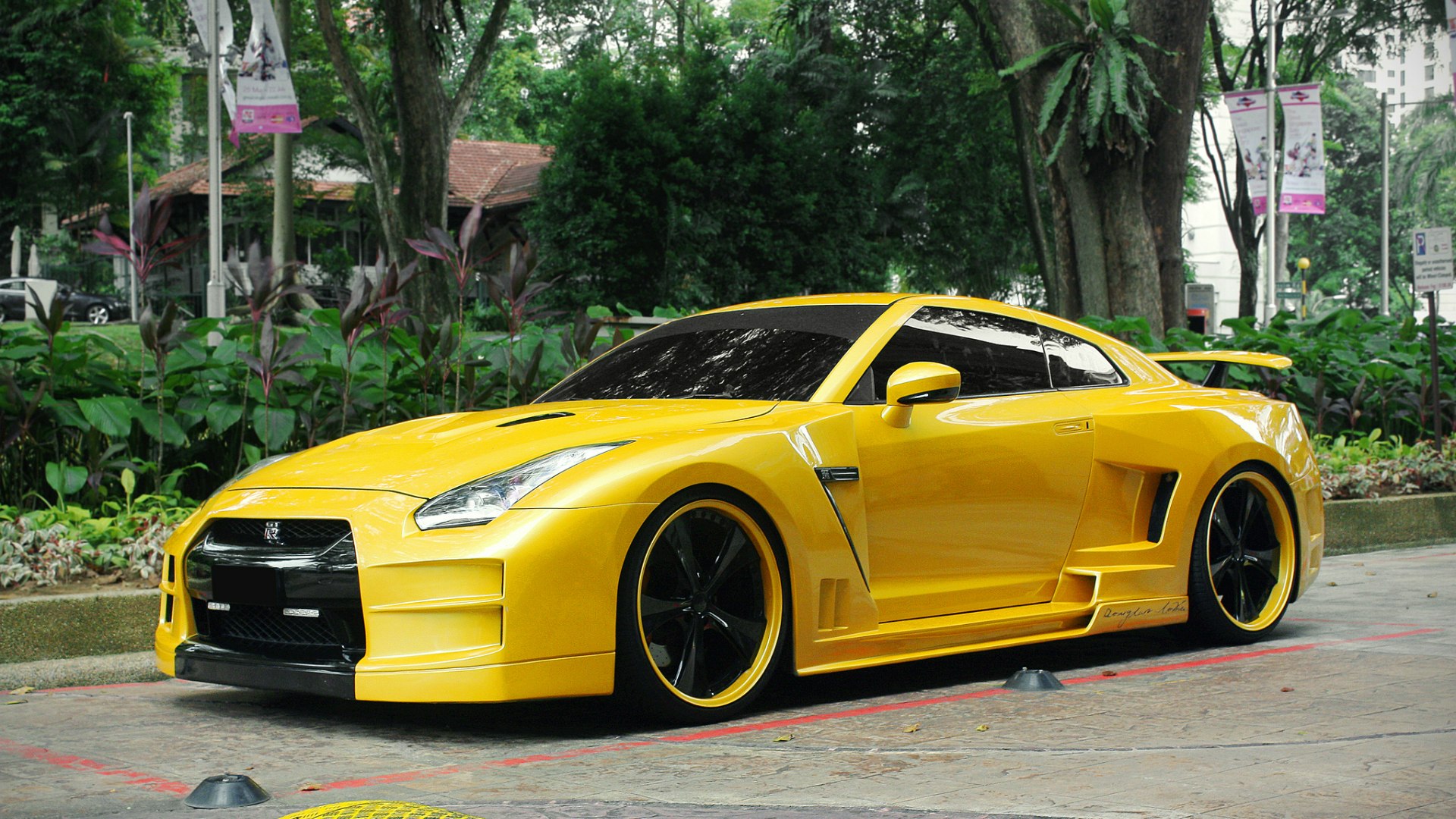 Nissan GTR r35 Yellow