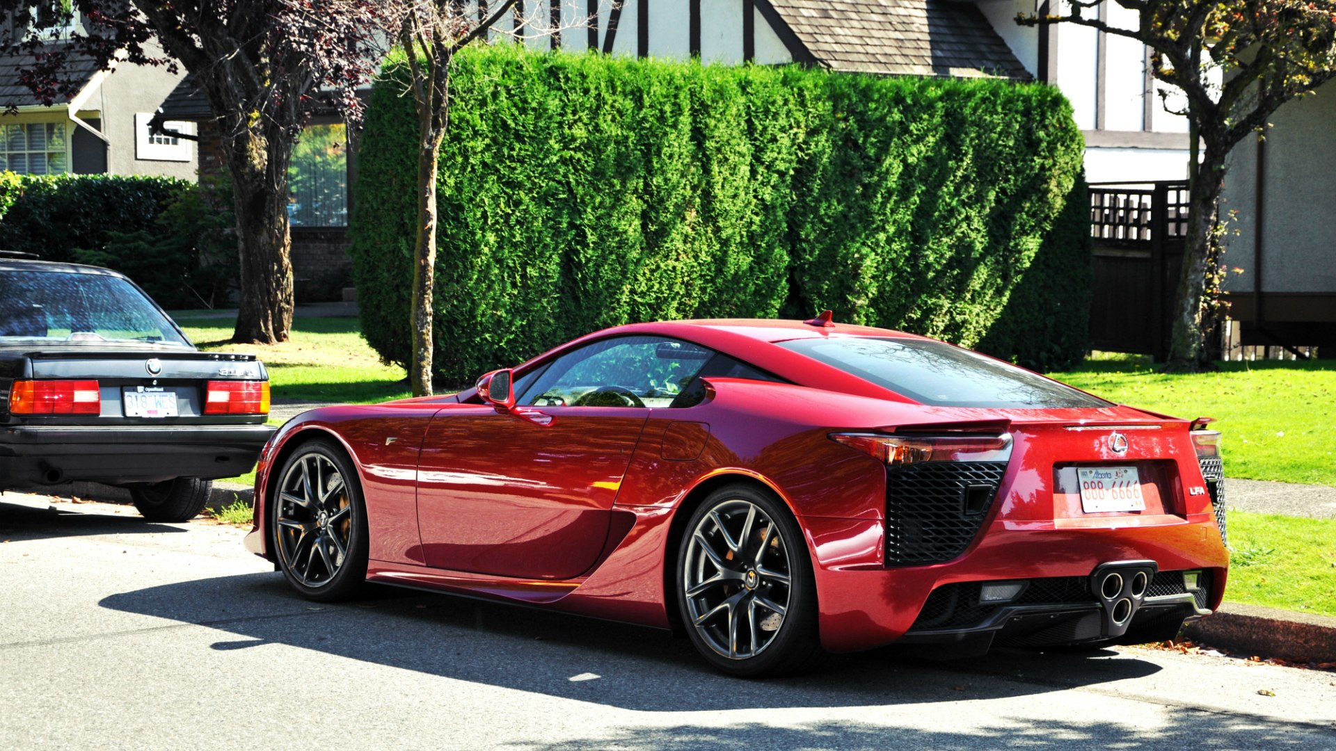 Lexus LFA красный