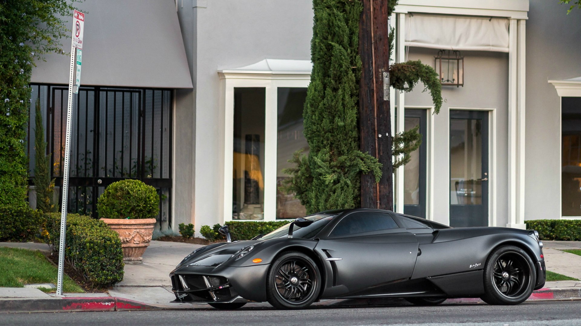 Pagani Huayra черная