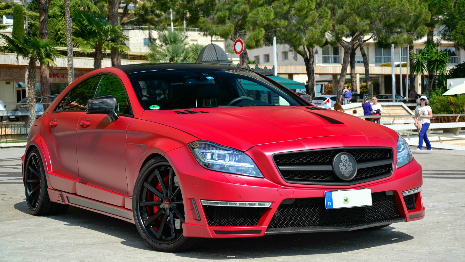 Мерседес банан CLS 63 AMG красный