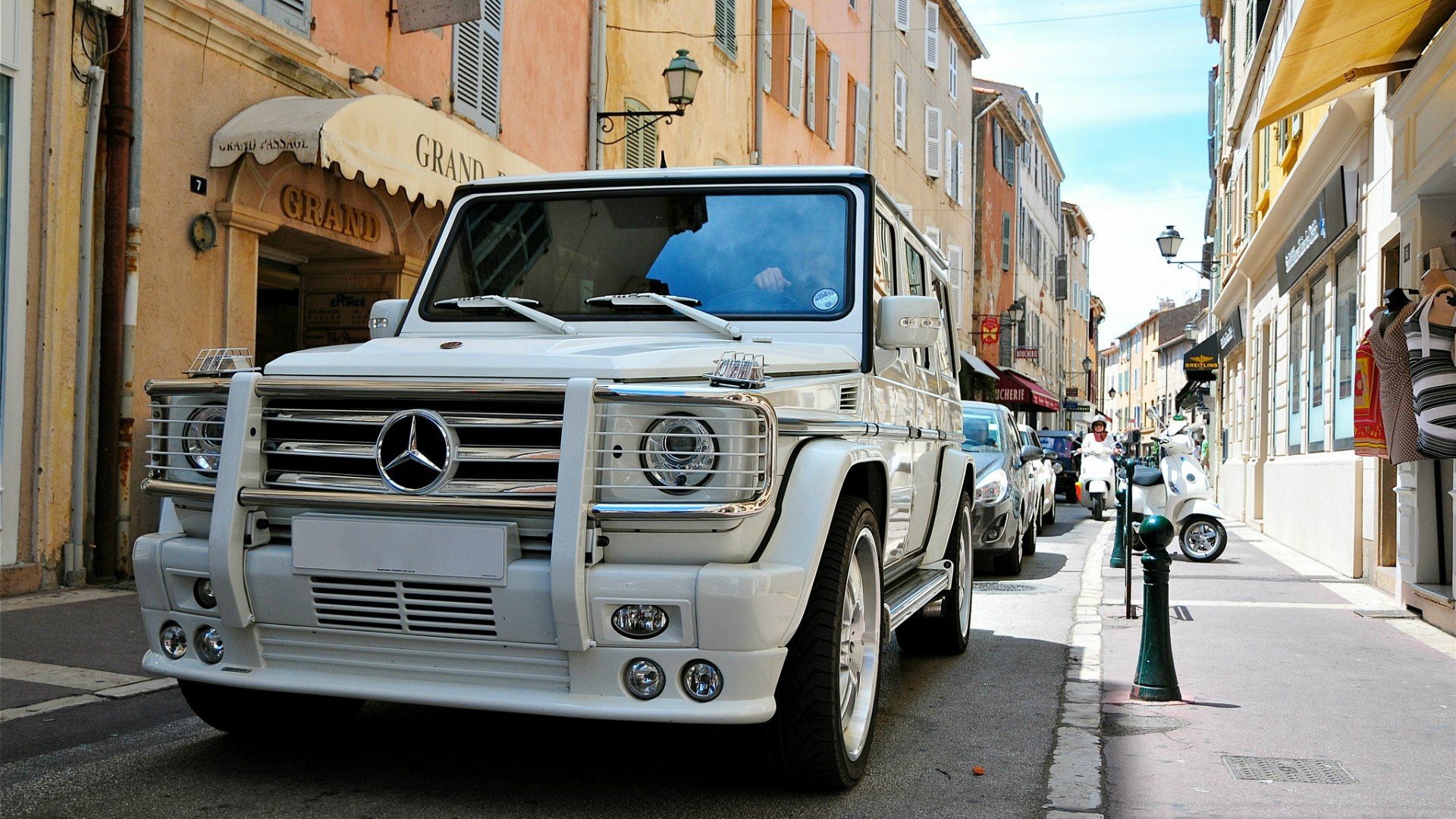 Mercedes g55 White