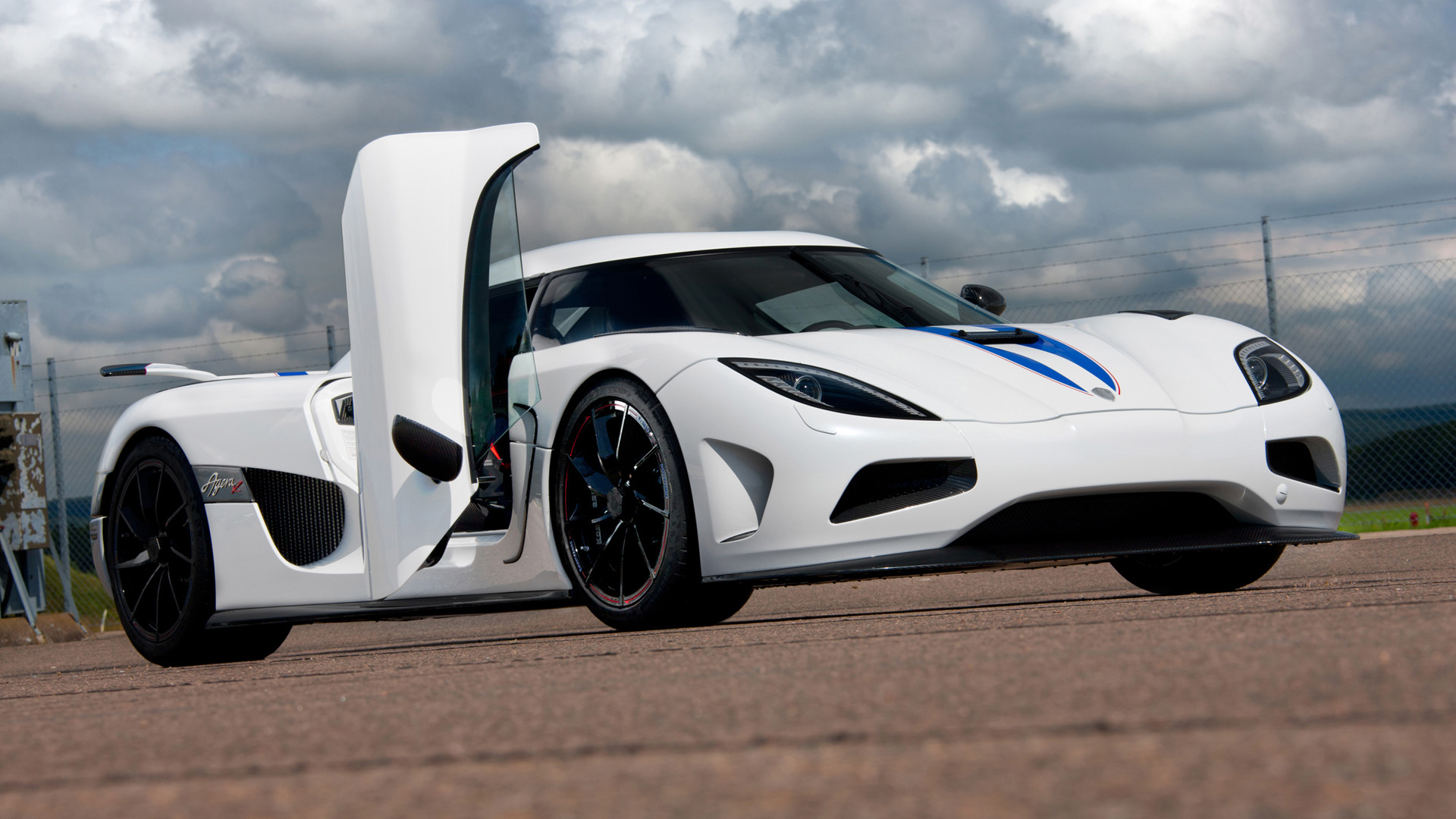 Машина Koenigsegg Agera r