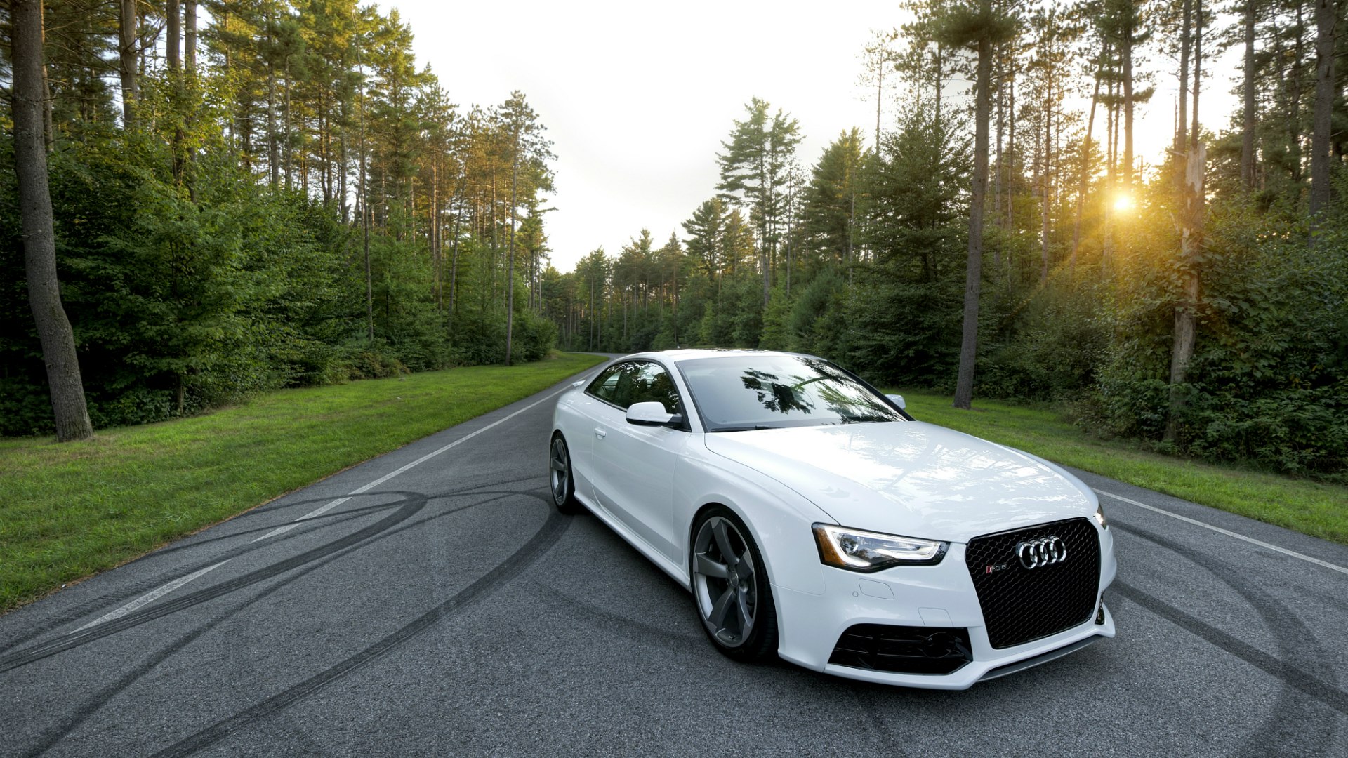 Audi rs4 1366С…768