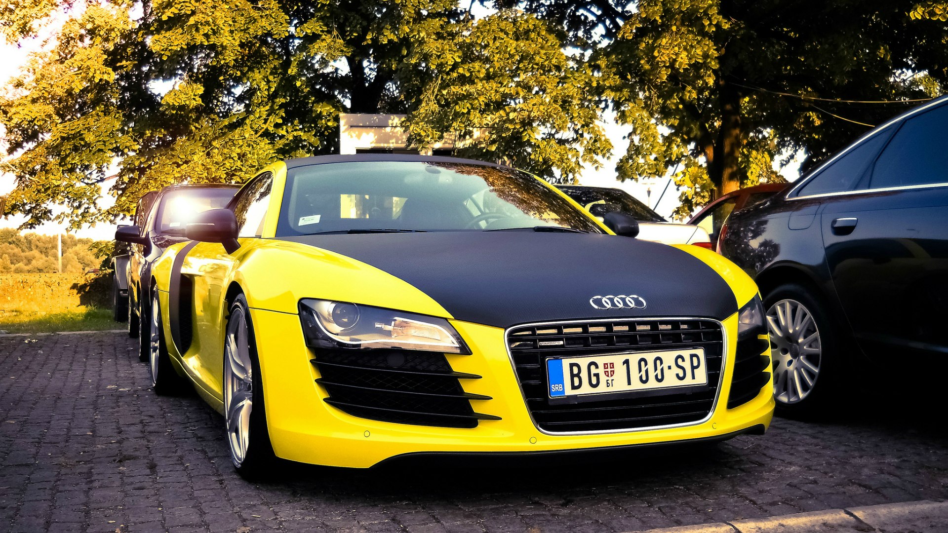 Audi r8 желтая