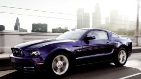 Ford Mustang, спортивный автомобиль, авто в движении