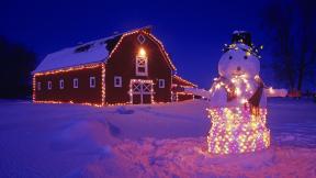 новый год, ёлочные украшения, снеговик, гирлянда, дом, вечер