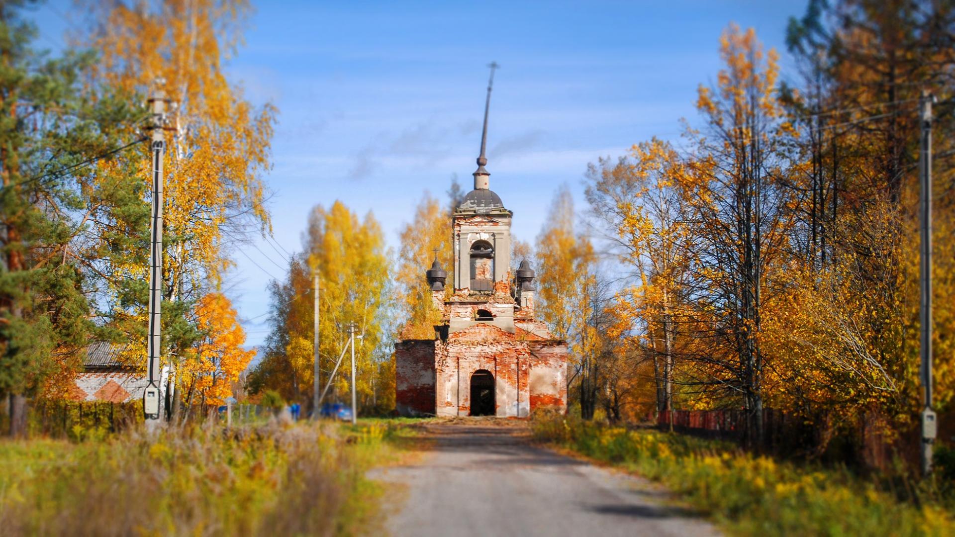 Осень в деревне храм