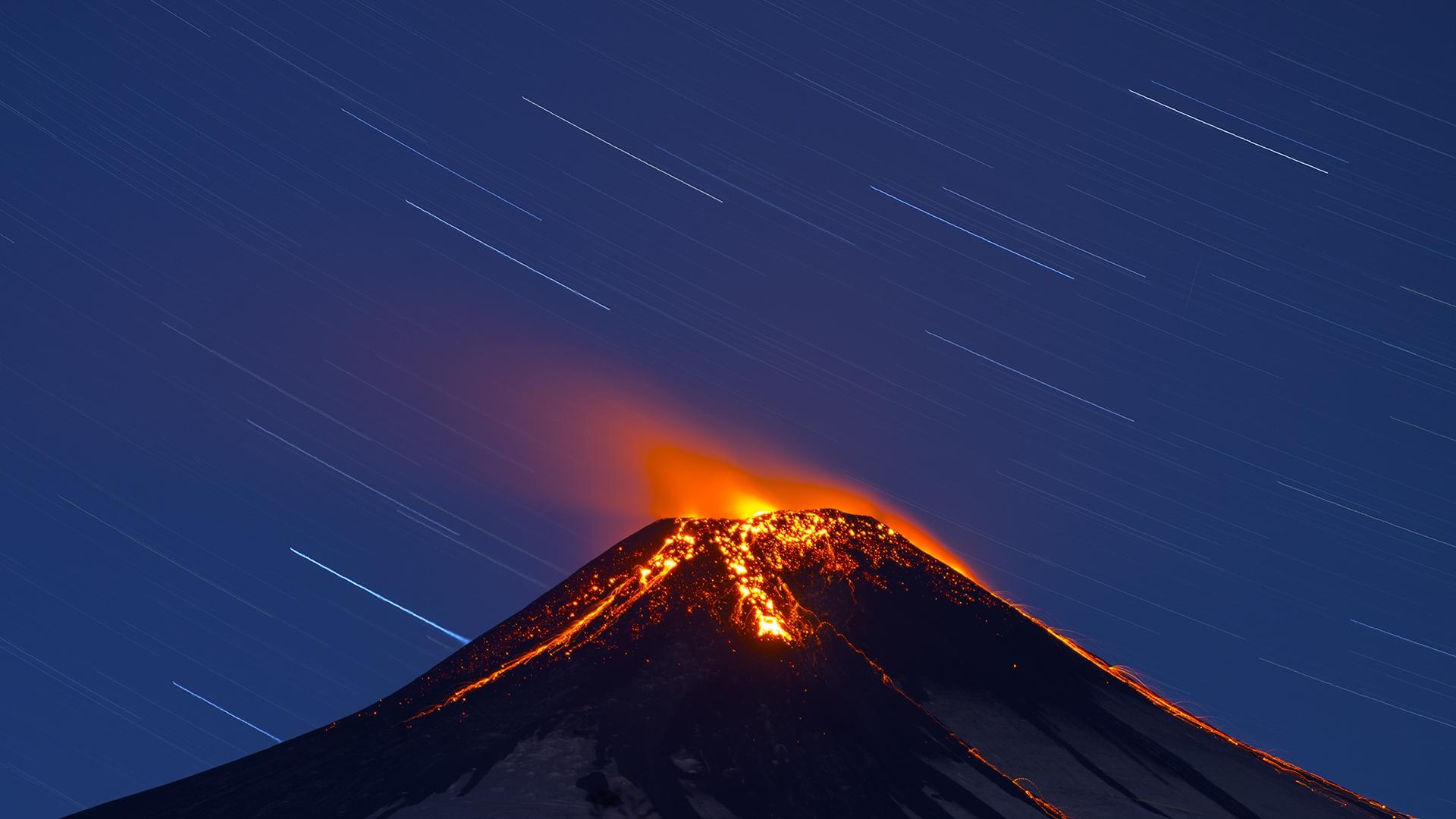 Ночной вулкан